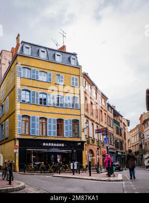 Wunderschöne Fassaden in der Perchepinte-Straße in der Altstadt von Toulouse, im Süden Frankreichs (Haute Garonne) Stockfoto