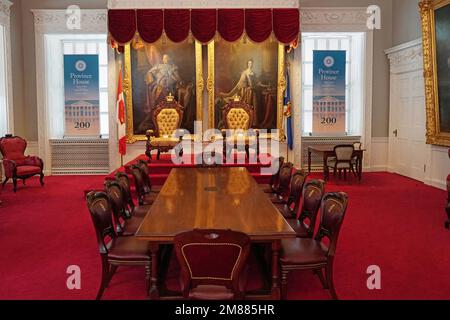 Halifax, Neuschottland, Kanada - August 2019: Ratskammer der Provinzregierung Neuschottland mit kunstvollen Thronen eines Königs Stockfoto