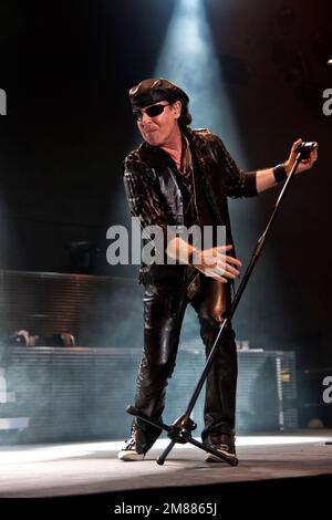 Klaus Meine, Sänger und Gründer der deutschen Rockband-Skorpione, lebt auf der Bühne. Lissabon, 2011 Stockfoto