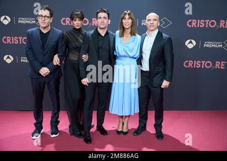 12. Januar 2023, Madrid, Madrid, Spanien: Belen Cuesta, Jaime Lorente, Daniel Ecija nimmt am 12. Januar 2023 in Madrid, Spanien, an der Premiere von â€˜Cristo y Reyâ€™ auf der Callao Cinema Teil (Kreditbild: © Jack Abuin/ZUMA Press Wire), NUR REDAKTIONELLER GEBRAUCH! Nicht für den kommerziellen GEBRAUCH! Stockfoto