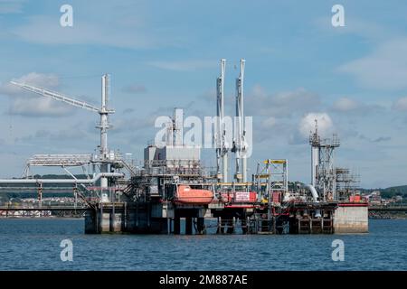 Hound Point Marine Terminal für die Ölladung, Seeinsel Liegeplätze und Plattform im Firth of Forth Stockfoto