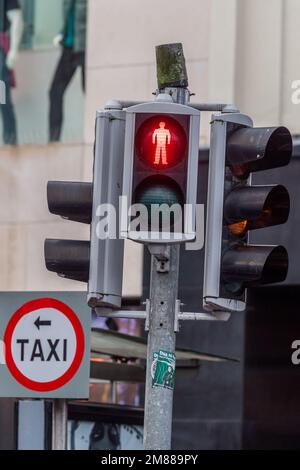 Ampeln an der Fußgängerüberquerung in Cork, Irland. Stockfoto
