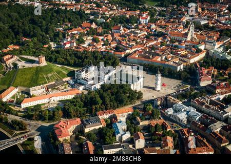 Blick aus der Vogelperspektive auf die Altstadt von Vilnius, Litauen Stockfoto