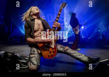 LONDON, ENGLAND: The Dead Daisies treten auf der Bühne des O2 Kentish Town Forum auf. Mit Doug Aldrich, wo: London, Großbritannien, wenn: 06. Dezember 2022 Kredit: Neil Lupin/WENN Stockfoto