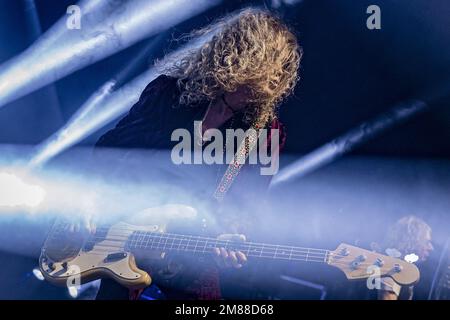 LONDON, ENGLAND: The Dead Daisies treten auf der Bühne des O2 Kentish Town Forum auf. Mit: Glenn Hughes, wo: London, Großbritannien, wenn: 06. Dezember 2022 Kredit: Neil Lupin/WENN Stockfoto