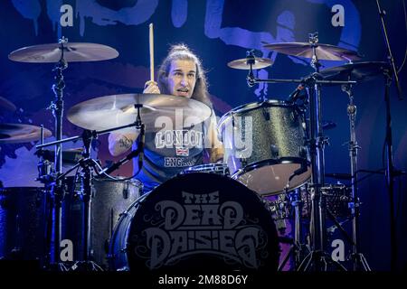 LONDON, ENGLAND: The Dead Daisies treten auf der Bühne des O2 Kentish Town Forum auf. Mit: Brian Tichy, wobei: London, Großbritannien, wenn: 06. Dezember 2022 Kredit: Neil Lupin/WENN Stockfoto