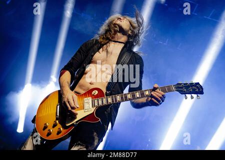LONDON, ENGLAND: The Dead Daisies treten auf der Bühne des O2 Kentish Town Forum auf. Mit Doug Aldrich, wo: London, Großbritannien, wenn: 06. Dezember 2022 Kredit: Neil Lupin/WENN Stockfoto