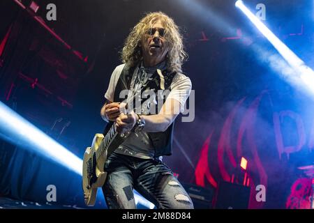 LONDON, ENGLAND: The Dead Daisies treten auf der Bühne des O2 Kentish Town Forum auf. Mit: David Lowy, wobei: London, Großbritannien, wenn: 06. Dezember 2022 Kredit: Neil Lupin/WENN Stockfoto