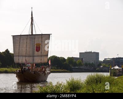 Das Hanseatische Zahnrad Roland von Bremen auf der Weser, Bremen Stockfoto