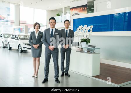 Auto 4 ist ein junger Verkäufer Stockfoto