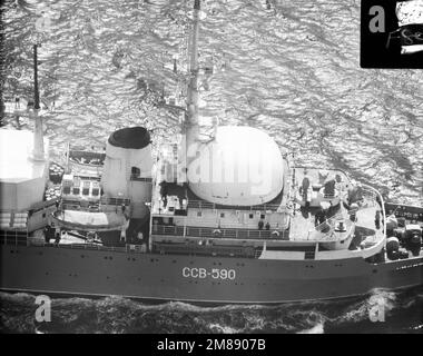 Steuerbord-Blick auf den sowjetischen Geheimdienstsammler der Primorye-Klasse. Land: Unbekannt Stockfoto