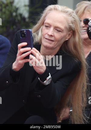 Hollywood, Ca. 12. Januar 2023. Suzy Amis Cameron bei der Hand- und Fußabdruck-Zeremonie von James Cameron und Jon Landau zur Feier von Avatar: The Way of Water im TCL Chinese Theater in Hollywood, Kalifornien, am 12. Januar 2023. Kredit: Faye Sadou/Media Punch/Alamy Live News Stockfoto