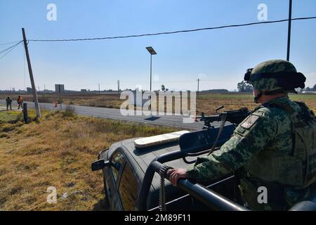 Nicht exklusiv: Januar 12 in Almoloya de Juárez, Mexiko : Elemente der mexikanischen Armee in Begleitung der Nationalgarde unterhalten Patrouillen und Scheckpoi Stockfoto