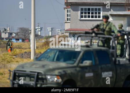 Nicht exklusiv: Januar 12 in Almoloya de Juárez, Mexiko : Elemente der mexikanischen Armee in Begleitung der Nationalgarde unterhalten Patrouillen und Scheckpoi Stockfoto