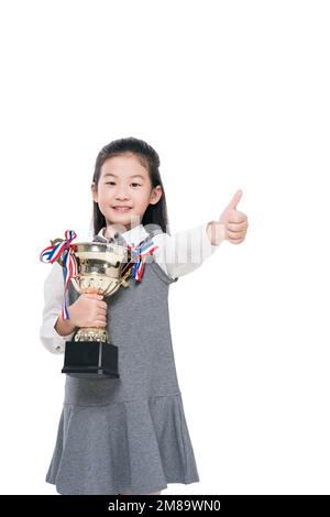 Glückliche Grundschüler mit einer Trophäe Stockfoto