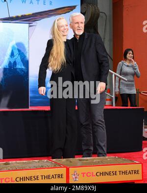 12. Januar 2023 - Hollywood, Kalifornien - Suzy Amis Cameron und James Cameron. James Cameron und Jon Landau Hand and Footprint in Cement Ceremony im TCL Chinese Theatre. (Kreditbild: © Billy Bennight/AdMedia via ZUMA Press Wire) NUR REDAKTIONELLE VERWENDUNG! Nicht für den kommerziellen GEBRAUCH! Stockfoto