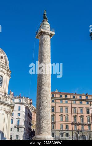 Trajanssäule (Colonna Traayana). Römische Siegessäule in Rom, Italien. Stockfoto