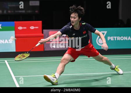 Kuala Lumpur, Malaysia. 13. Januar 2023. Chinas Chen Yufei tritt während des Viertelfinalspiels der Frauen gegen den spanischen Carolina Marin bei den Malaysia Open 2023 in Kuala Lumpur, Malaysia, am 13. Januar 2023 an. Kredit: Chong Voon Chung/Xinhua/Alamy Live News Stockfoto