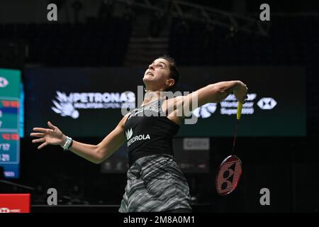 Kuala Lumpur, Malaysia. 13. Januar 2023. Spaniens Carolina Marin tritt beim Viertelfinale der Frauen gegen Chen Yufei in China bei den Malaysia Open 2023 in Kuala Lumpur, Malaysia, am 13. Januar 2023 an. Kredit: Chong Voon Chung/Xinhua/Alamy Live News Stockfoto