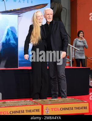 12. Januar 2023, Hollywood: Suzy Amis Cameron und James Cameron besuchen James Cameron und Jon Landau Hand and Footprint in Cement Ceremony. (Kreditbild: © Billy Bennight/ZUMA Press Wire) NUR REDAKTIONELLE VERWENDUNG! Nicht für den kommerziellen GEBRAUCH! Stockfoto