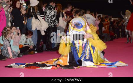 Foto muss gutgeschrieben werden ©Alpha Press 078237 06/01/2023 Ginny Lemon, RuPaul DragCon UK, Excel London. Stockfoto