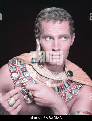 CHARLTON HESTON in DEN ZEHN GEBOTEN (1956), Regie VON CECIL B DEMILLE. Kredit: PARAMOUNT PICTURES / Album Stockfoto