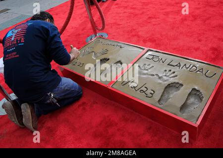 12. Januar 2023, Los Angeles, Kalifornien, USA: LOS ANGELES - 12. JANUAR: Santos Resendiz bei einer Zeremonie zu Ehren von James Cameron und Jon Landau mit Hand- und Fußabdrücken im TCL Chinese Theatre IMAX am 12. Januar 2023 in Los Angeles, CA (Kreditbild: © Nina Prommer/ZUMA Press Wire) NUR REDAKTIONELLE VERWENDUNG! Nicht für den kommerziellen GEBRAUCH! Stockfoto