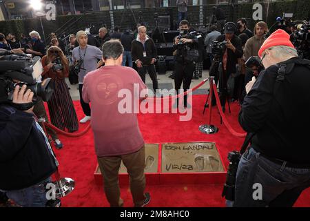 12. Januar 2023, Los Angeles, Kalifornien, USA: LOS ANGELES - 12. JANUAR: Medien, Drucke bei einer Zeremonie zu Ehren von James Cameron und Jon Landau mit Hand- und Fußabdrücken im TCL Chinese Theatre IMAX am 12. Januar 2023 in Los Angeles, CA (Kreditbild: © Nina Prommer/ZUMA Press Wire) NUR REDAKTIONELLE VERWENDUNG! Nicht für den kommerziellen GEBRAUCH! Stockfoto