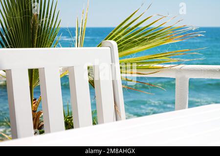Tropischer abstrakter Urlaubshintergrund. Sommerurlaub und Reisekonzept. Kopierbereich. Stockfoto