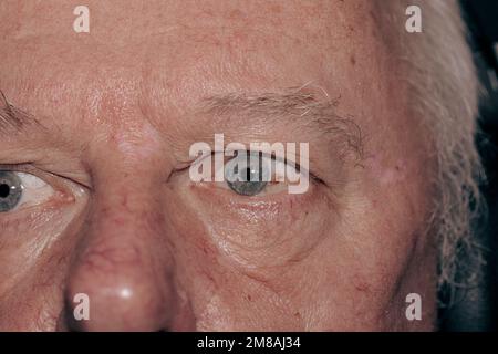 Alter Mann mit blauen Augen aus Schweden auf Nahaufnahme Stockfoto