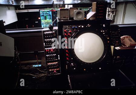 Eine Ansicht einer RADARANZEIGE EINER AN/UPA-62-Indikatorgruppe in einem Operationsraum, der von Studenten in den USA verwendet wird Air Force Waffenkontrolleur Schule. Basis: Luftwaffenstützpunkt Tyndall Bundesstaat: Florida (FL) Land: Vereinigte Staaten von Amerika (USA) Stockfoto