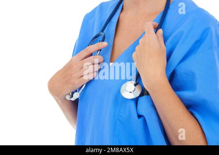 Hier, um für Ihre Gesundheit zu sorgen. Zugeschnittenes Bild eines Arztes mit einem Stethoskop um den Hals. Stockfoto