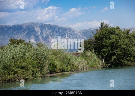 Der Acheron (Griechisch: Αχέρων), im modernen Griechischen auch Achérondas (Αχέροντας) genannt, ist ein Fluss im Nordwesten Griechenlands (Region Epirus); Stockfoto