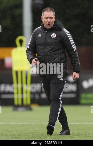 Horsham, Großbritannien. 13. Januar 2023. Scott Lindsey absolviert sein erstes Training als Manager von Crawley Town im Camping World Stadium in Horsham. Kredit: James Boardman/Alamy Live News Stockfoto