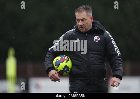 Horsham, Großbritannien. 13. Januar 2023. Scott Lindsey absolviert sein erstes Training als Manager von Crawley Town im Camping World Stadium in Horsham. Kredit: James Boardman/Alamy Live News Stockfoto