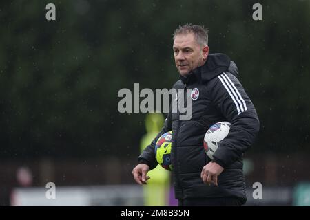 Horsham, Großbritannien. 13. Januar 2023. Scott Lindsey absolviert sein erstes Training als Manager von Crawley Town im Camping World Stadium in Horsham. Kredit: James Boardman/Alamy Live News Stockfoto