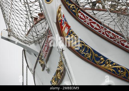 Schnitzerei am Bug des norwegischen Großschiffs Statsraad Lehmkuhl Stockfoto