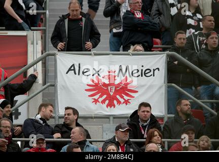 ARCHIVFOTO: Alex MEIER wird am 17. Januar 2023 40, transparent mit „Alex Meier“ im Fanblock F, Fußball 1. Bundesliga, 30. Spieltag, Bayer 04 Leverkusen (LEV) - Eintracht Frankfurt (F) am 04. Januar 16/2016 in Leverkusen/Deutschland. ? Stockfoto