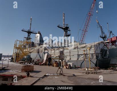 Ein Hafenviertelblick über den Baufortschritt an Bord des Abwehrschiffs DEVASTATOR (MCM-6). Basis: Sturgeon Bay Bundesstaat: Wisconsin (WI) Land: Vereinigte Staaten von Amerika (USA) Stockfoto