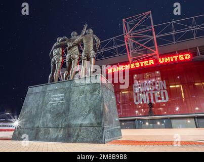 Manchester, Vereinigtes Königreich. 01.08.2023 , Manchester United , Old Trafford Stadium. United Trinity Statue, 8. Januar 2023. Stockfoto