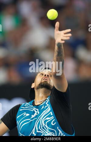 Melbourne, Australien. 13. Januar 2023. Nick Kyrgios aus Australien in Aktion während eines Ausstellungsspiels gegen Novak Djokovic aus Serbien, wobei die Erlöse für wohltätige Zwecke in der Rod Laver Arena vor den Australian Open 2023 in Melbourne, Australien, verwendet werden. Sydney Low/Cal Sport Media/Alamy Live News Stockfoto