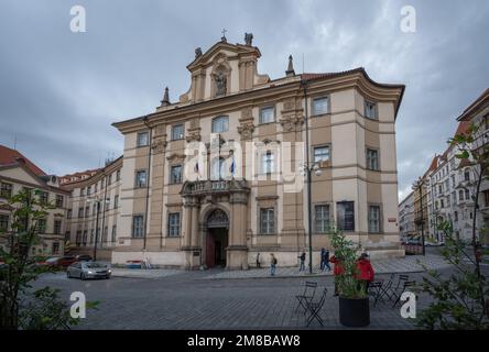 Clementinum (Klementinum) am Marianske-Platz - Prag, Tschechische Republik Stockfoto