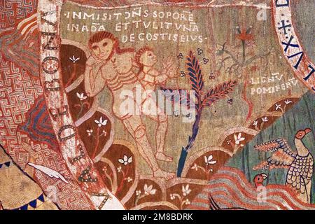 Die Erschaffung von Eva in den alten Wandteppichen von Girona, Spanien Stockfoto