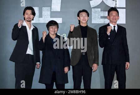 Seoul, Südkorea. 13. Januar 2023. (L bis R) Südkoreanischer Schauspieler Hyun bin, Regisseur Yim soon-Rye, Schauspieler Kang Ki-Young und Hwang Jung-min, Pressekonferenz für die Film-"Bargaining"-Vorführung in Seoul, Südkorea am 13. Januar 2023. Die Veröffentlichung ist für den 18. Januar 2023 geplant (Foto: Lee Young-ho/Sipa USA). Kredit: SIPA USA/Alamy Live News Stockfoto