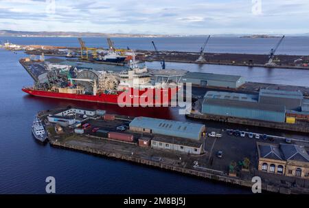 Hafen von Leith am Firth of Forth, Edinburgh. Das Angebot von Forth Port, ein neuer grüner freeport zu werden, der in Leith angesiedelt sein soll, wurde genehmigt, nachdem die britische und die schottische Regierung angekündigt hatten, zwei neue grüne freeports in Schottland einzurichten. Foto: Freitag, 13. Januar 2023. Stockfoto