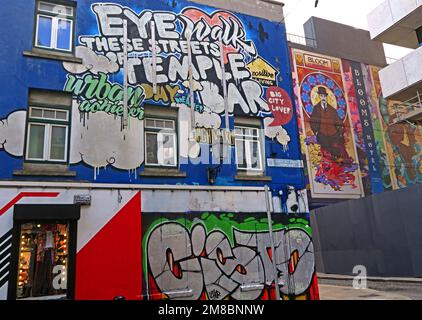 Crown Alley Temple Bar, Dublin, Irland, Graffiti, Eye Walk Diese Straßen, Big City Lover Stockfoto