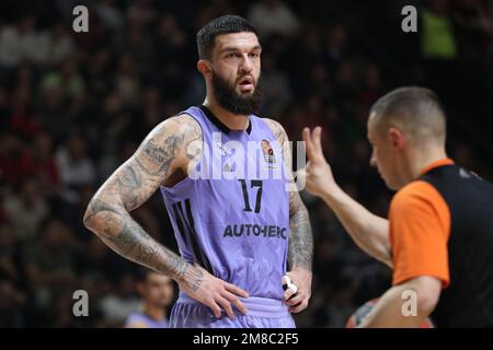 Belgrad, Serbien, 10. Januar 2023. Vincent Poirier von Real Madrid reagiert während des EuroLeague-Spiels der Turkish Airlines 2022/2023 zwischen Crvena Zvezda mts Belgrad gegen Real Madrid in der Aleksandar Nikolic Hall in Belgrad, Serbien. 10. Januar 2023. Kredit: Nikola Krstic/Alamy Stockfoto