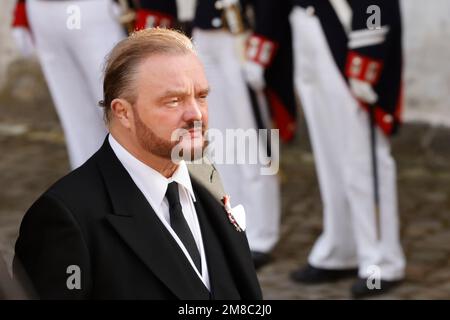 Salem, Deutschland. 13. Januar 2023. Alexander Prinz zu Schaumburg-Lippe verlässt den Minster nach der Beerdigung von Max Margrave von Baden. Der Margrave starb am 29. Dezember im Alter von 89 Jahren im Schloss Salem am Bodensee. Kredit: Philipp von Ditfurth/dpa/Alamy Live News Stockfoto