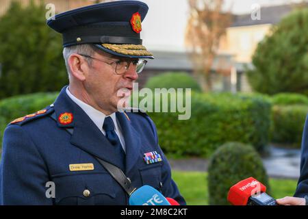 Templemore, Tipperary, Irland, 13. Januar 2023. Garda Commissioner Drew Harris spricht mit den Medien vor der Zeremonie für 24 Gardai, der als vereidigte Mitglieder einer Garda Síochána bezeugt wurde. Kredit: Athlone Photography/Alamy Live News Stockfoto