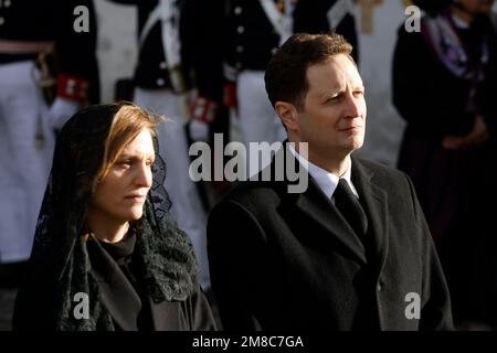 Salem, Deutschland. 13. Januar 2023. George Frederick Prinz von Preußen und Sophie Prinzessin von Preußen verlassen den Minster nach der Beerdigung von Max Margrave von Baden. Der Margrave starb am 29. Dezember im Alter von 89 Jahren im Schloss Salem am Bodensee. Kredit: Philipp von Ditfurth/dpa/Alamy Live News Stockfoto